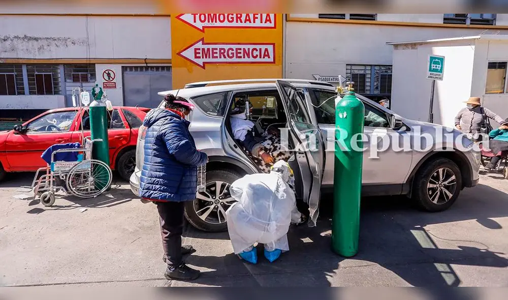 En vehículos particulares y taxis llegan cada día decenas de pacientes. En vehículos particulares y taxis llegan cada día decenas de pacientes.