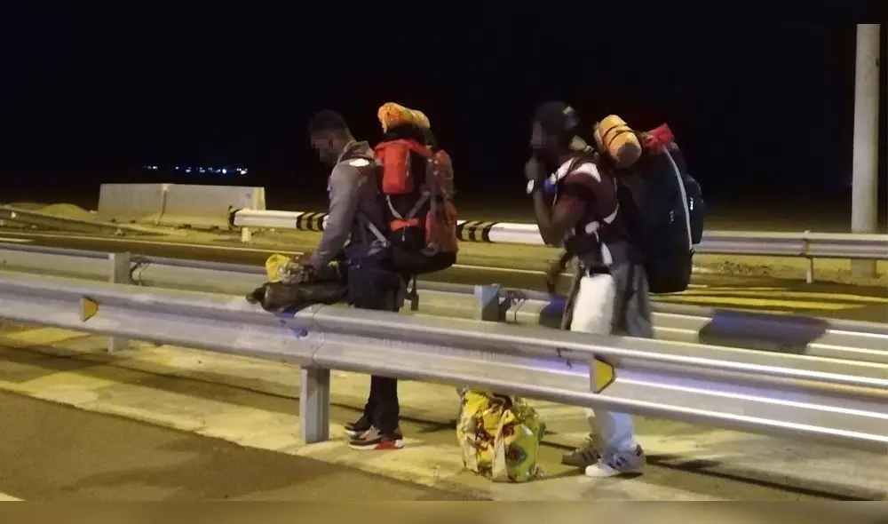 Un grupo de haitianos burló el cierre de frontera con Chile. Un grupo de haitianos burló el cierre de frontera con Chile.