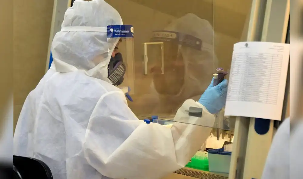 A Venezuelan indigenous refugee mother and son rest at the Pintolandia shelter in the city of Boa Vista, Roraima, Brazil, on February 24, 2018. - According with local authorities, around one thousand refugees are crossing the Brazilian border each day from Venezuela. With the constant influx of Venezuelan immigrants, most are living in shelters and the streets of Boa Vista and Pacaraima cities, looking for work, medical care and food. Most are legalizing their status to stay and live in Brazil. (Photo by Mauro PIMENTEL / AFP) A Venezuelan indigenous refugee mother and son rest at the Pintolandia shelter in the city of Boa Vista, Roraima, Brazil, on February 24, 2018. - According with local authorities, around one thousand refugees are crossing the Brazilian border each day from Venezuela. With the constant influx of Venezuelan immigrants, most are living in shelters and the streets of Boa Vista and Pacaraima cities, looking for work, medical care and food. Most are legalizing their status to stay and live in Brazil. (Photo by Mauro PIMENTEL / AFP)