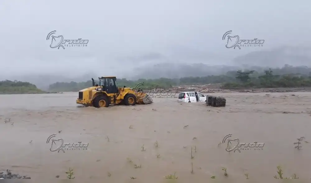 Vraem: rescataron a vehículo que se quedó atrapado en el caudal del río Apurímac [Video]