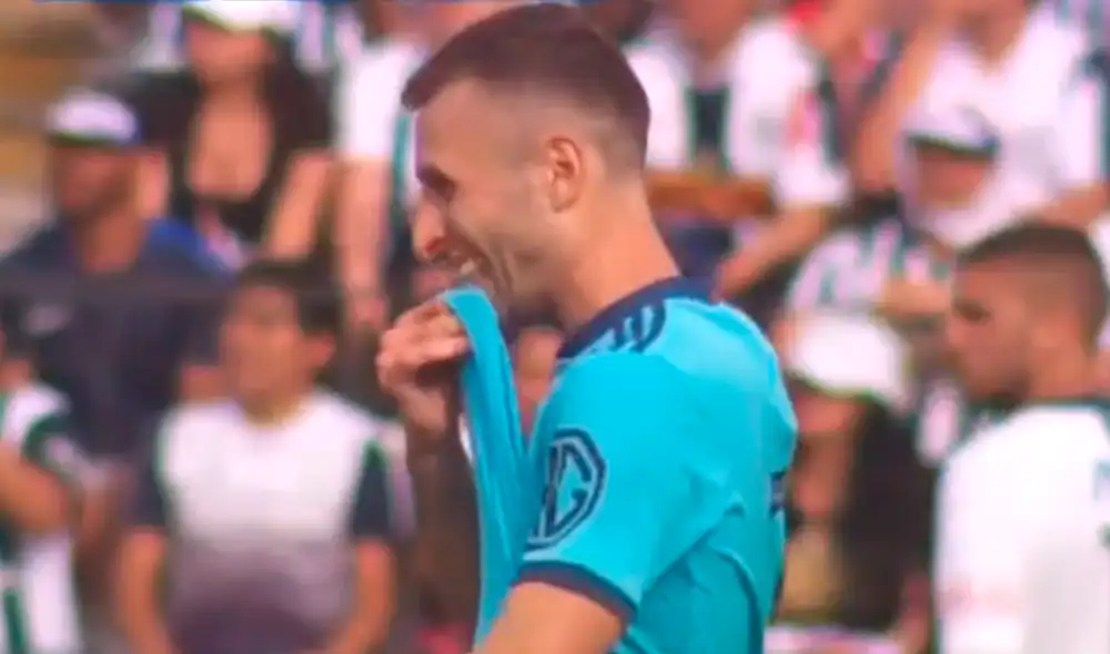 Horacio Calcaterra se falló un gol insólito en el final del primer tiempo del Alianza Lima vs. Sporting Cristal. | Foto: Gol Perú Horacio Calcaterra se falló un gol insólito en el final del primer tiempo del Alianza Lima vs. Sporting Cristal. | Foto: Gol Perú