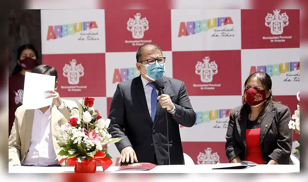 cuestionado. Alcalde Candia no quiso profundizar sobre los pagos indebidos que detectó la Contraloría.