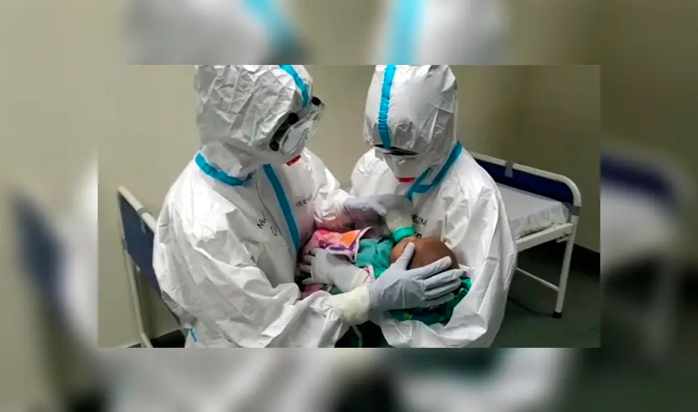 Las enfermeras se turnan para cuidar al bebé de tres meses, luego que su familia se infectara de coronavirus. (Foto: Captura) Las enfermeras se turnan para cuidar al bebé de tres meses, luego que su familia se infectara de coronavirus. (Foto: Captura)