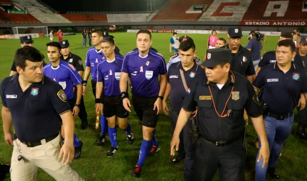 Perú vs. Paraguay - árbitro Perú vs. Paraguay - árbitro