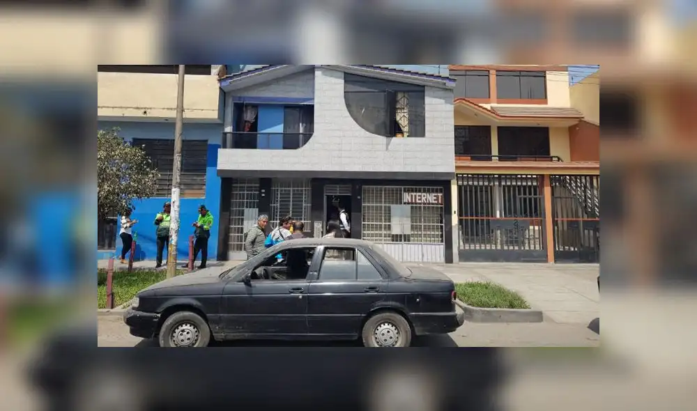 Peritos en Criminalística llegaron a la casa para analizar la escena del crimen. (Foto: Pamela Advíncula / La República)