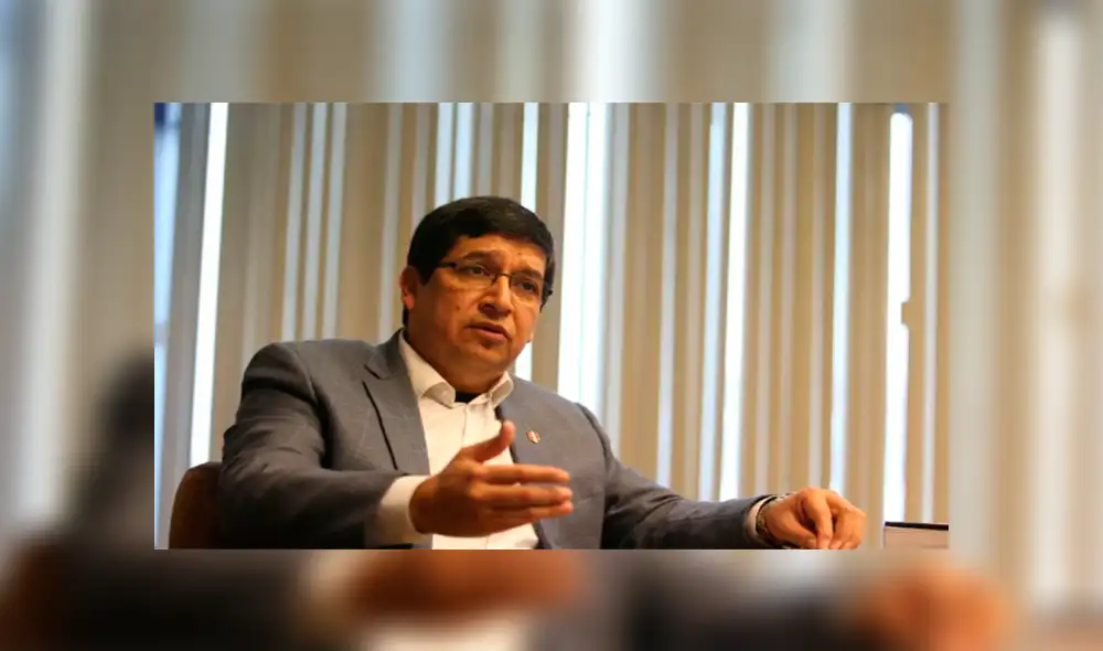 La empresa de Óscar Chiri, Secretario General de la Federación Peruana de Fútbol, presentó, según un dictamen pericial, facturas ficticias que habrían favorecido a Unión Comercio. La empresa de Óscar Chiri, Secretario General de la Federación Peruana de Fútbol, presentó, según un dictamen pericial, facturas ficticias que habrían favorecido a Unión Comercio.