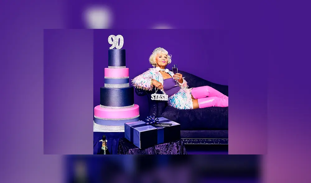 Desliza hacia la izquierda para conocer a la mujer de 92 años, quien ha causado furor en Facebook.