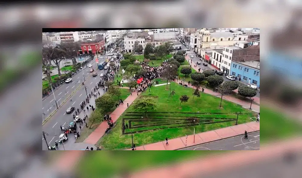 Los divertidos memes de la marcha en el Parque Universitario [FOTOS]