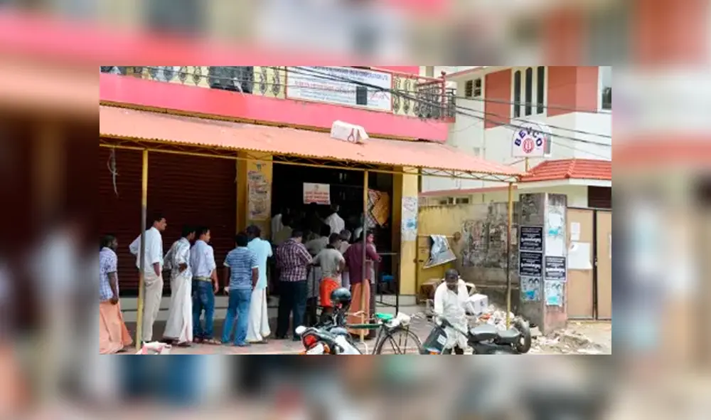 India lanzó un sitio web para comprar alcohol y evitar que los ciudadanos incumplan el distanciamiento social, pero cayó en los primeros minutos. Foto: Notigram