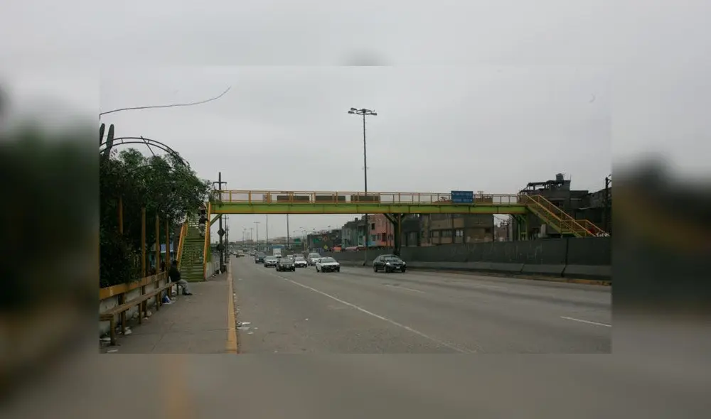 Cierran Vía de Evitamiento en el sentido sur a norte. Créditos: La República. Cierran Vía de Evitamiento en el sentido sur a norte. Créditos: La República.