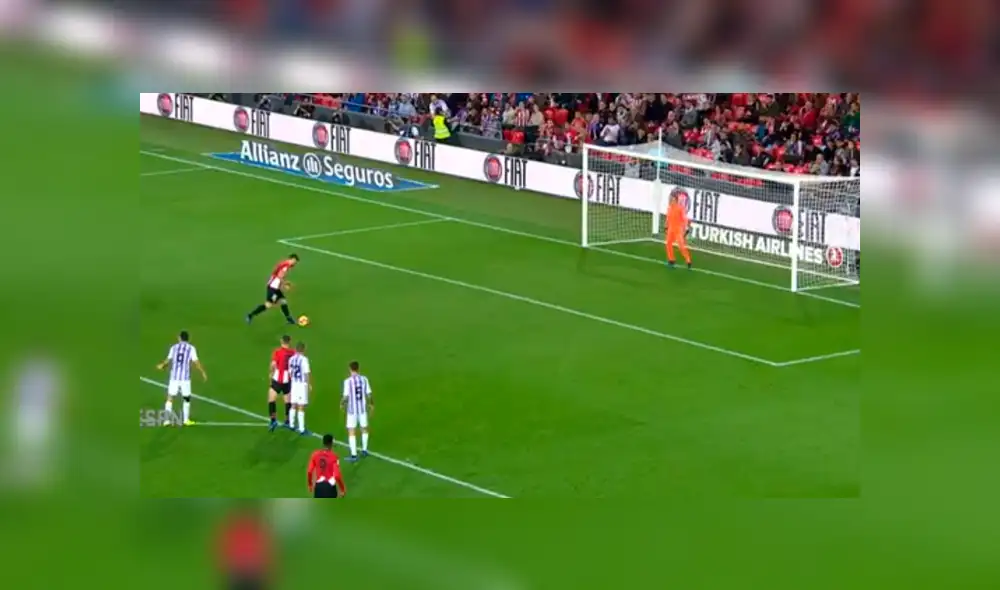 Jugador del Athletic Club sorprende al mundo tras ejecutar penal 'pie junto' [VIDEO]