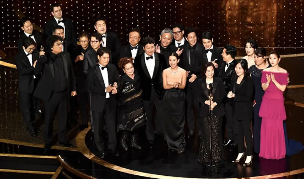 'Parasite' hizo historia y se llevó el premio a 'Mejor pelíicula'. 'Parasite' hizo historia y se llevó el premio a 'Mejor pelíicula'.