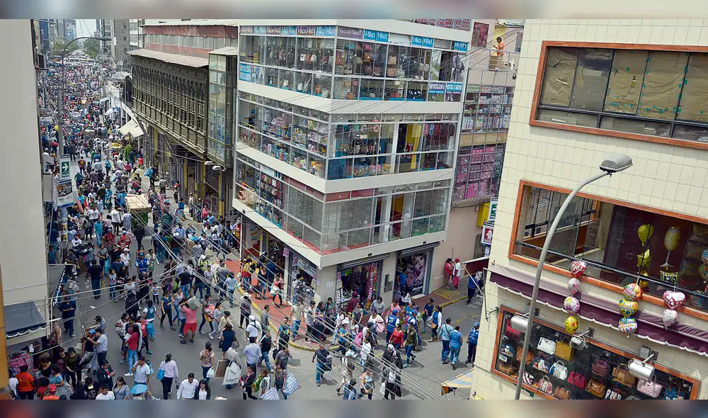 Aún hay contenedores y depósitos informales en Mesa Redonda