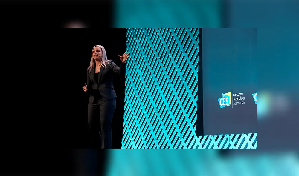 Lesley Rohrbaugh, directora de investigación de CTA, presentando tendencias tecnológicas. | Foto: CES®