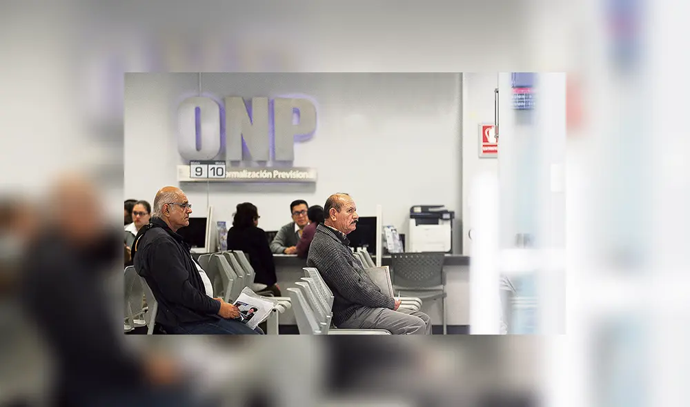 El dato. Al mes se destinan más de S/ 400 millones para el pago de pensiones en la ONP. De ellos, S/ 300 millones provienen de los aportes; el resto, del Tesoro Público, según el MEF. (Foto: Jorge Cerdán)