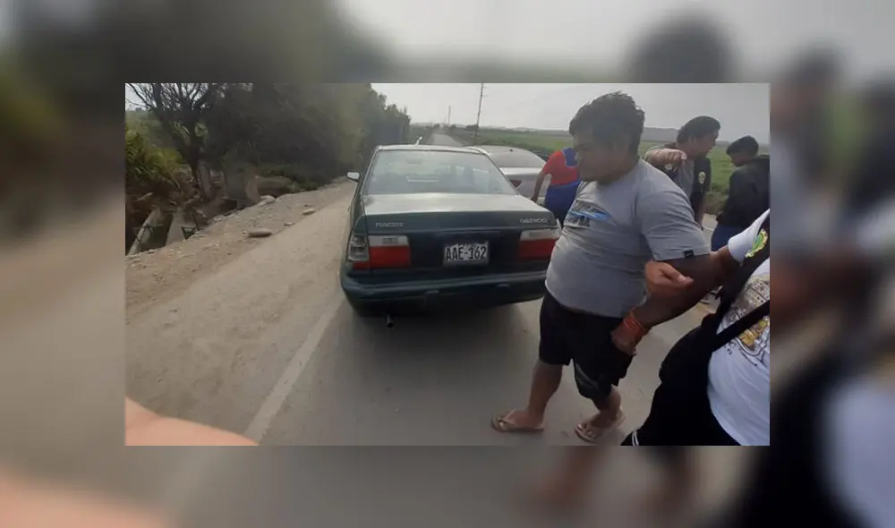 Cuando el conductor vio a los policías, quiso fugar, pero fue detenido junto a su cómplice en la carretera de San Nicolás. (Foto: PNP)