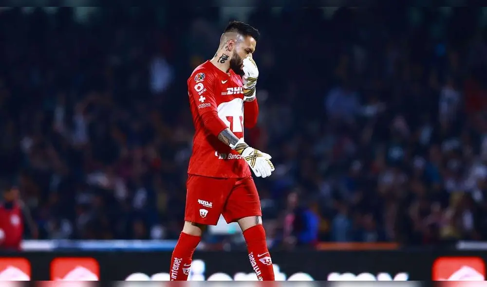 Alfredo Saldivar tuvo groseros errores en el Clásico Capitalino. (Foto: EFE)