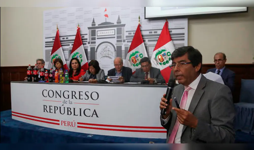 Indecopi abre proceso a Coca Cola por porciones de azúcar contradictorias Indecopi abre proceso a Coca Cola por porciones de azúcar contradictorias