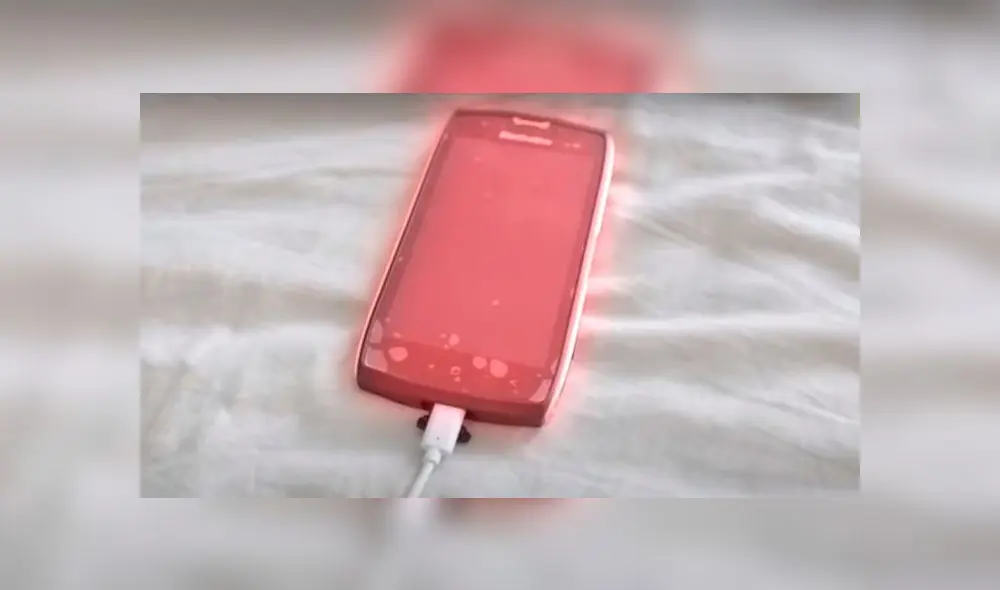 Los usuarios deben saber que cargar el smartphone sobre la cama no es buena idea