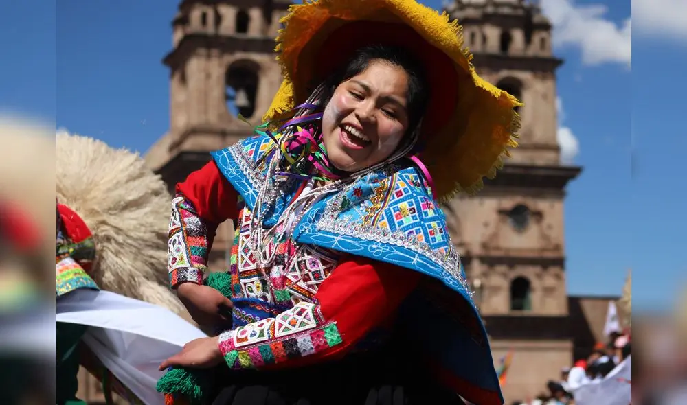 Cusco: Universidad Global y 22 institutos bailaron por el mes jubilar de la ciudad imperial [FOTOS]