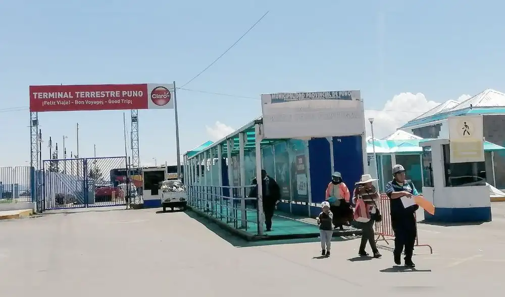 Movimiento en el terminal terrestre de Puno aumentó a pocas horas de celebrarse Navidad. Foto: Kleber Sánchez
