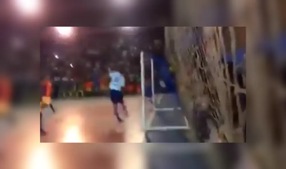 Video es viral en Facebook. El pequeño hizo delirar a todo el estadio con una exquisita definición que dejó anonadado al arquero rival que solo atinó a ver cómo el balón entraba a su portería. Foto: Captura.