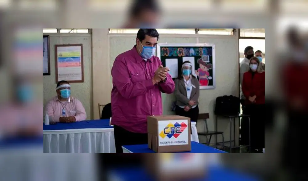 Maduro votó este domingo en las elecciones legislativas y pidió a los venezolanos dirimir sus diferencias a través del debate, "de la verdad de cada quien", del respeto y del diálogo. Foto: EFE
