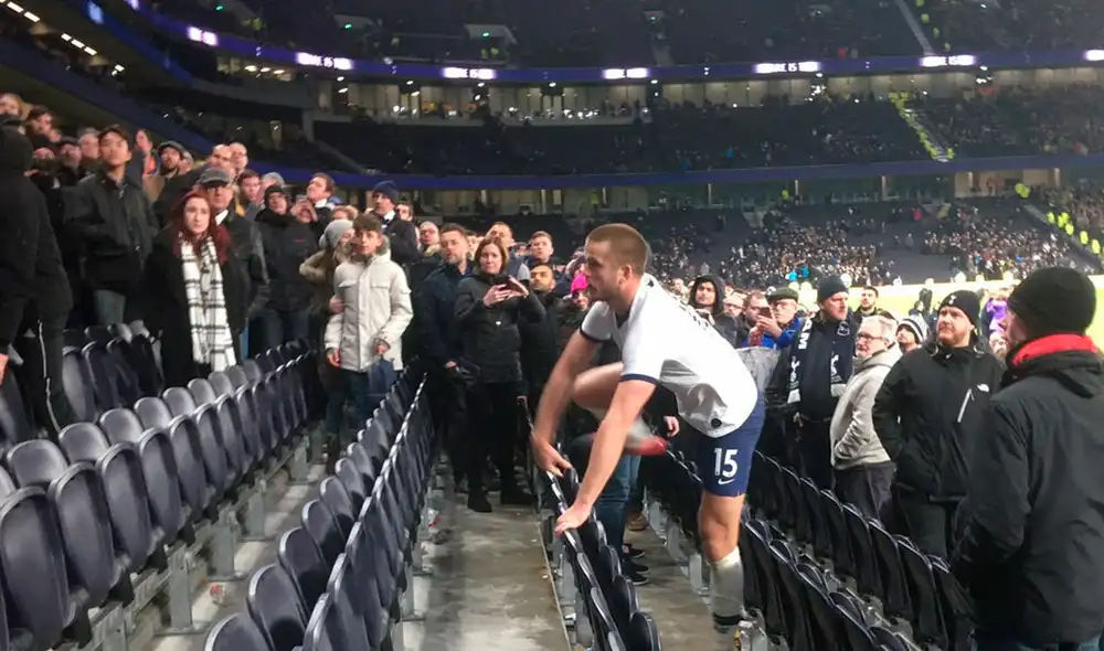 Eric Dier se agarró a golpes con un hincha tras insultos racistas. Foto: Twitter Eric Dier se agarró a golpes con un hincha tras insultos racistas. Foto: Twitter