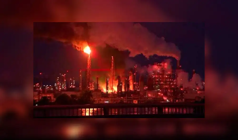 Voraz incendio se generó a partir de las 4 de la mañana al sur de Filadelfia. Foto: Twitter Voraz incendio se generó a partir de las 4 de la mañana al sur de Filadelfia. Foto: Twitter