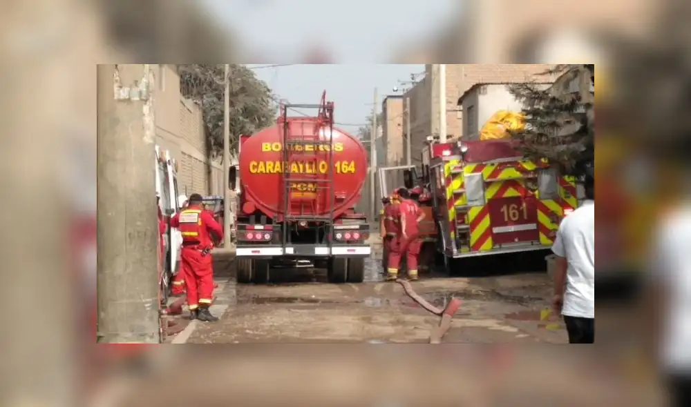 Incendio se produjo muy cerca al peaje de Puente Piedra, a la altura del kilómetro 25 de la Panamerica Norte. (Fotos: Jéssica Merino / La República)