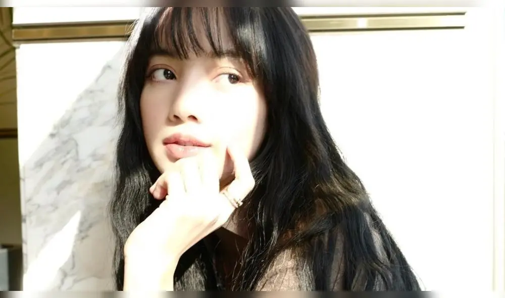 Desliza para ver más fotos de Lisa de BLACKPINK.