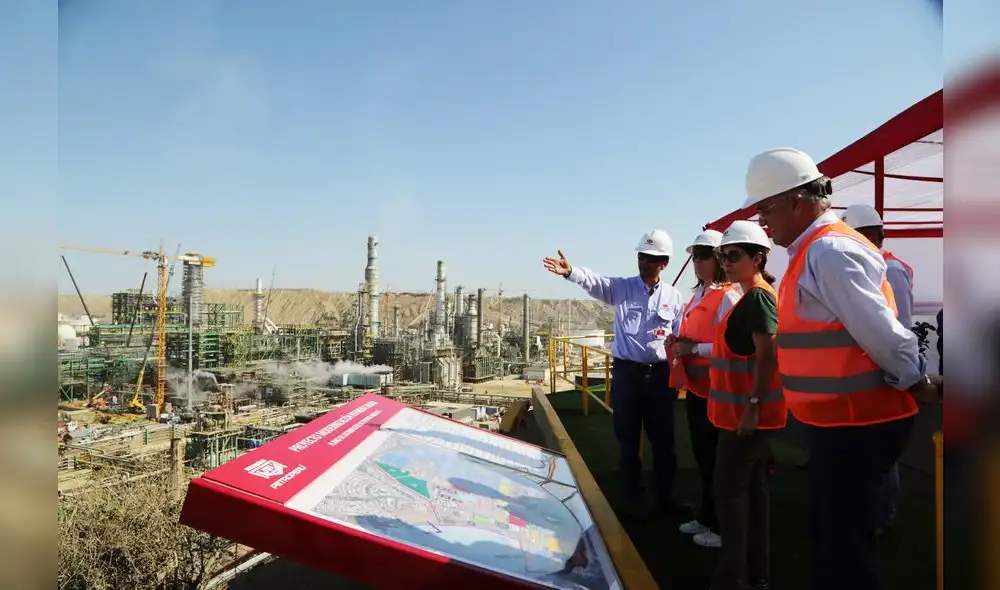 Ministra Aljovín verificó avance físico del 64% de la nueva refinería de Talara