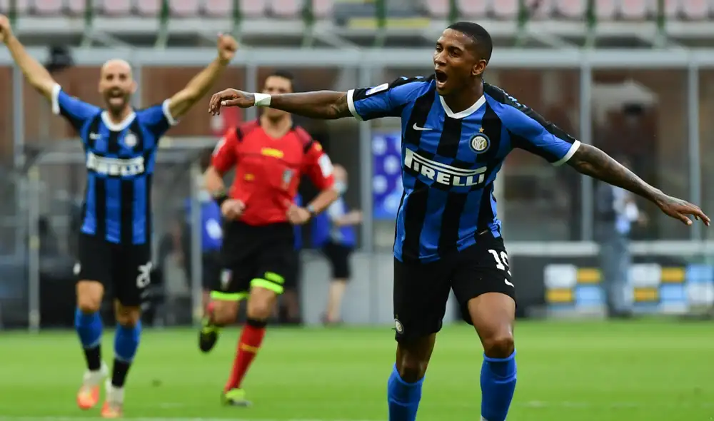 Ashley Young marcó el primer gol del partido. (Créditos: AFP) Ashley Young marcó el primer gol del partido. (Créditos: AFP)
