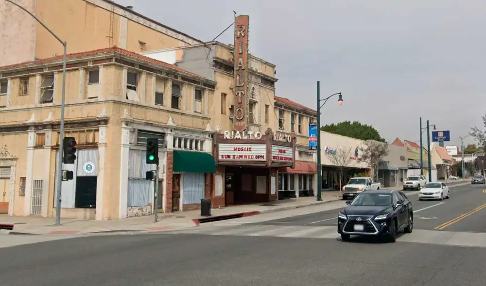 Desliza las imágenes para ver cómo luce una de las locaciones mostradas en Scream 2. Foto: captura de Google Maps