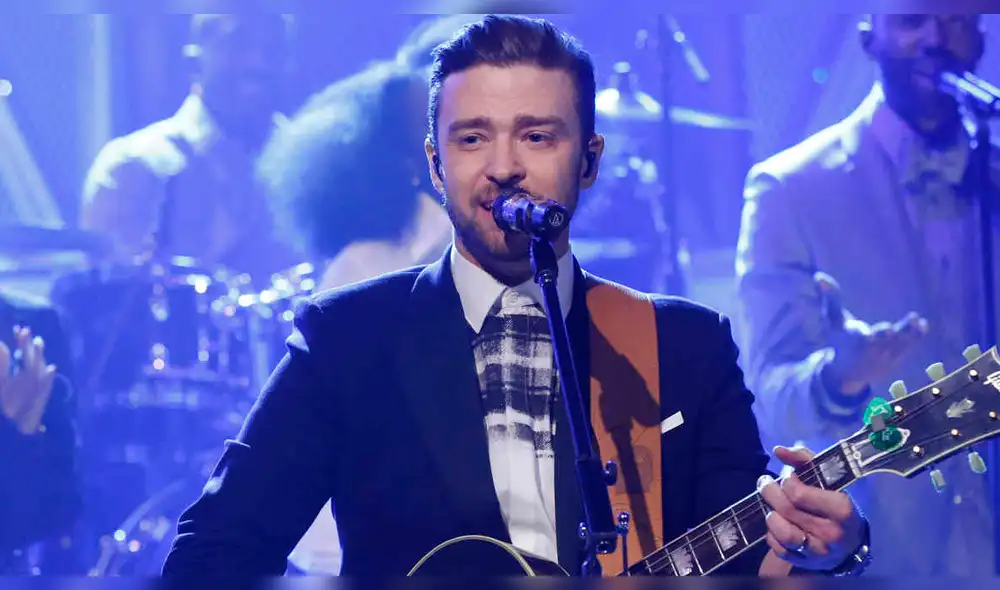 Justin Timberlake presume doctorado de Berklee [FOTO]