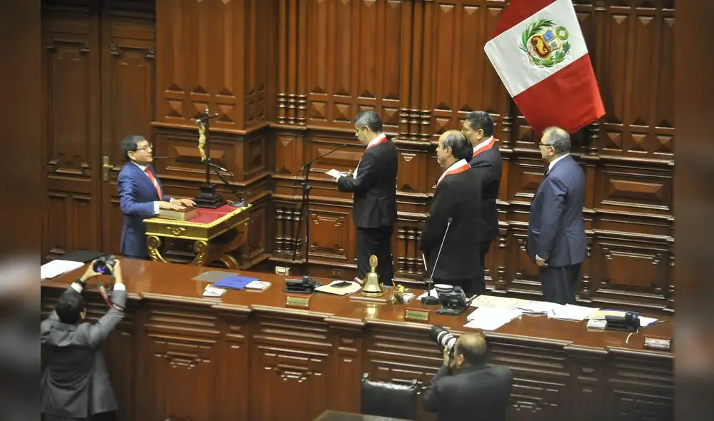 JNE entregó credenciales a los accesitarios y FP se acerca a la Mesa Directiva