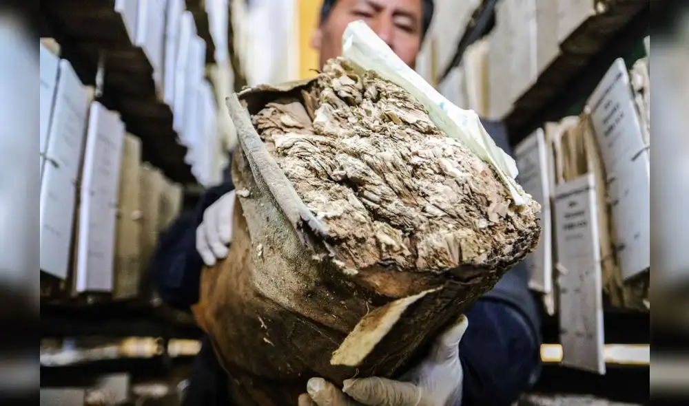 Algunas páginas de la historia del Cusco están carcomidas por la humedad, los hongos y la desidia de anteriores funcionarios.