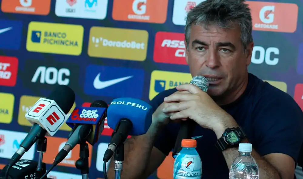 Pablo Bengoechea habló en conferencia de prensa sobre lo sucedido con sus futbolistas. Foto: Difusión
