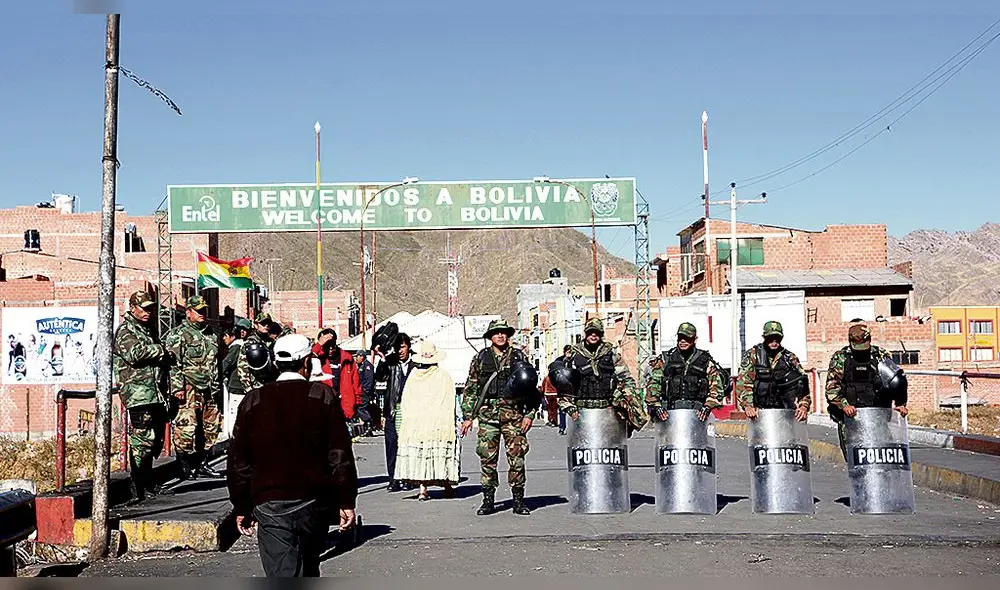 cerrada. Peruanos no pueden pasar a Bolivia por control fronterizo en desaguadero. cerrada. Peruanos no pueden pasar a Bolivia por control fronterizo en desaguadero.
