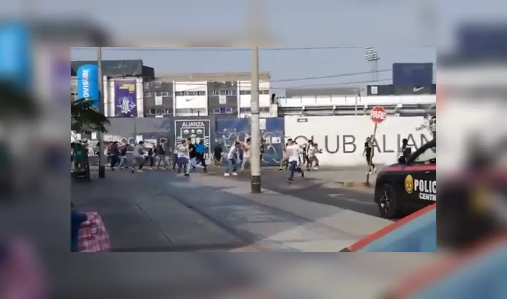 Barristas de Alianza Lima se enfrentan entre sí en Matute [VIDEO]