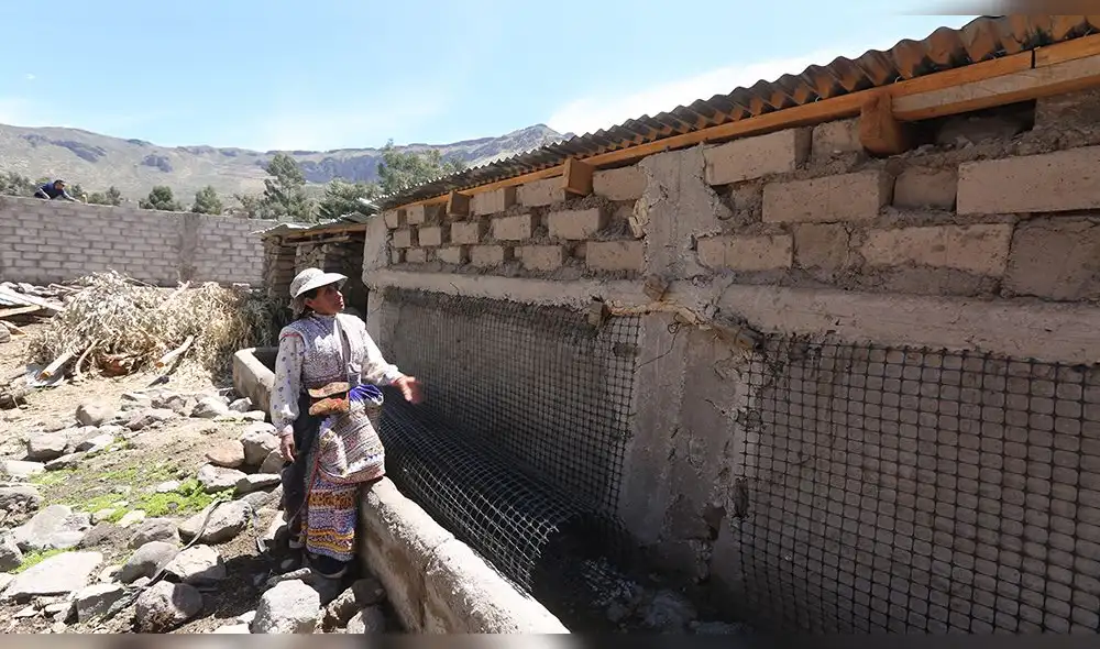 Todos se tiran la pelota por retraso en reconstrucción de viviendas en Caylloma