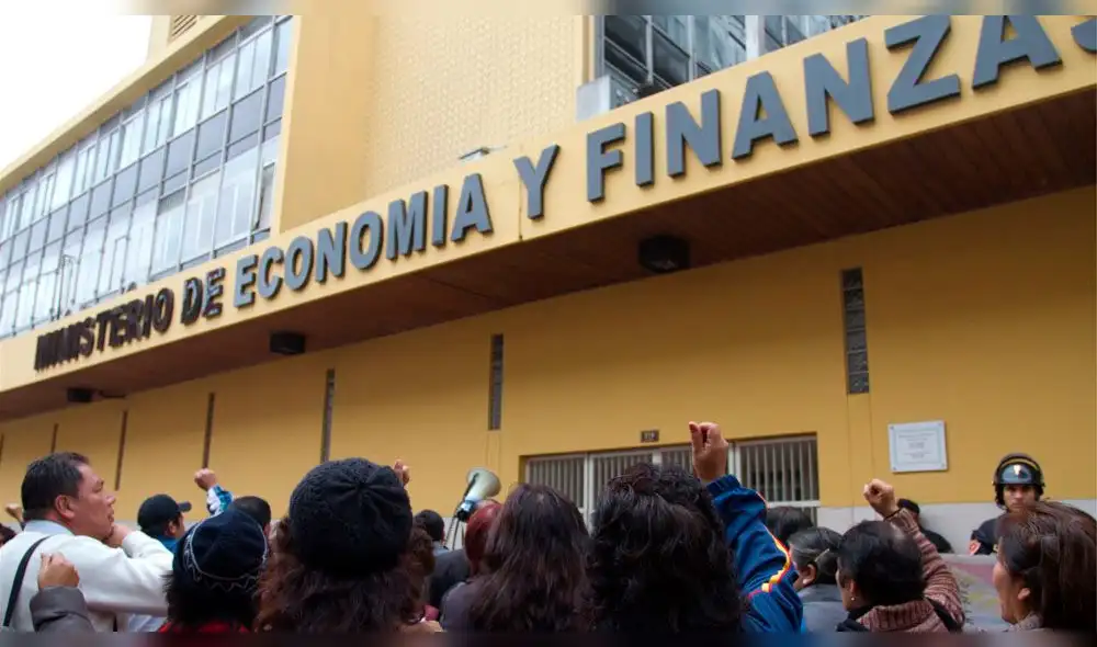 Advierten que Política de Competitividad reducirá derechos del trabajador