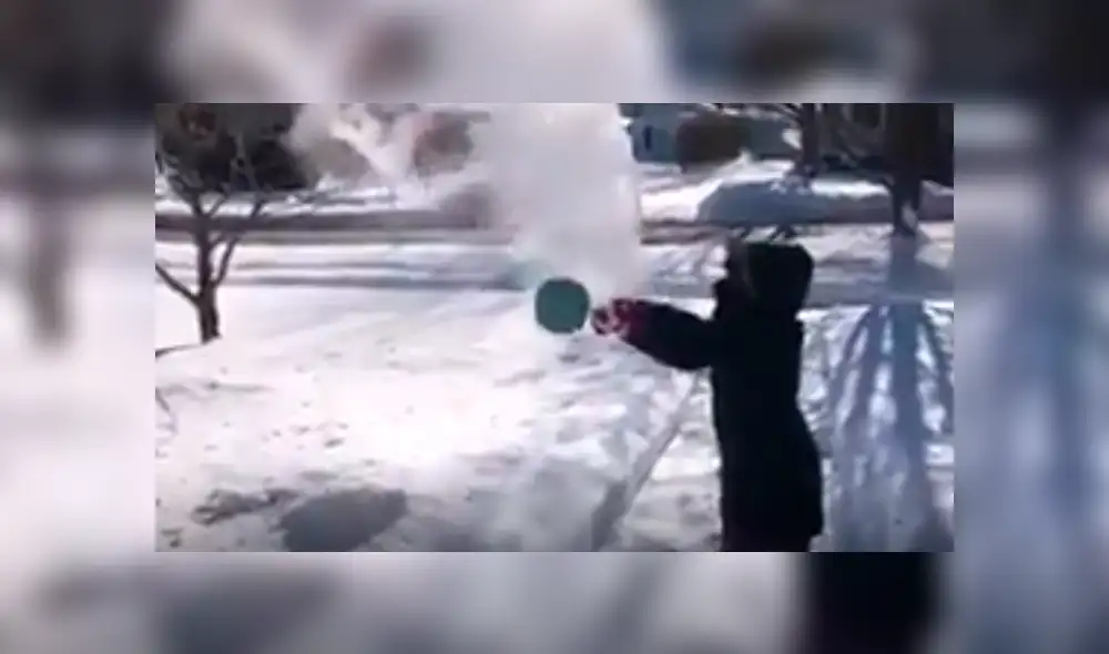 Facebook viral: chica revela el intenso frío de Chicago a través de un sencillo experimento [VIDEO]