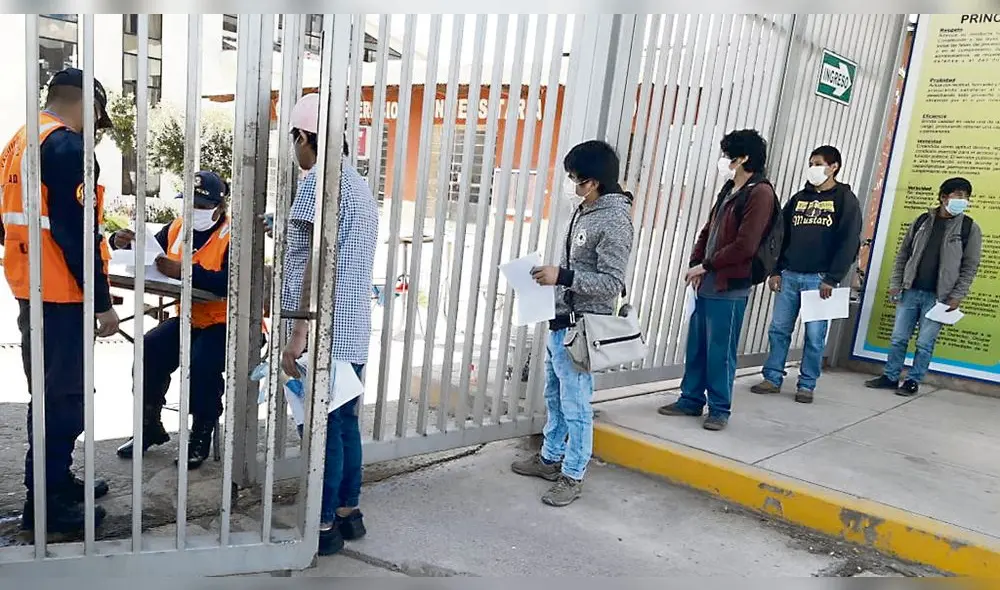 Ayuda. Canasta contuvo varios productos. Ayuda. Canasta contuvo varios productos.