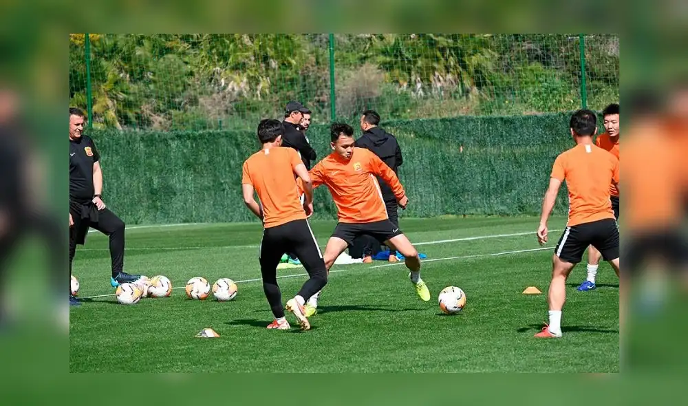Jugadores del Wuhan Zall FC entrenando durante su estadía en España. Foto: Fox Deporte