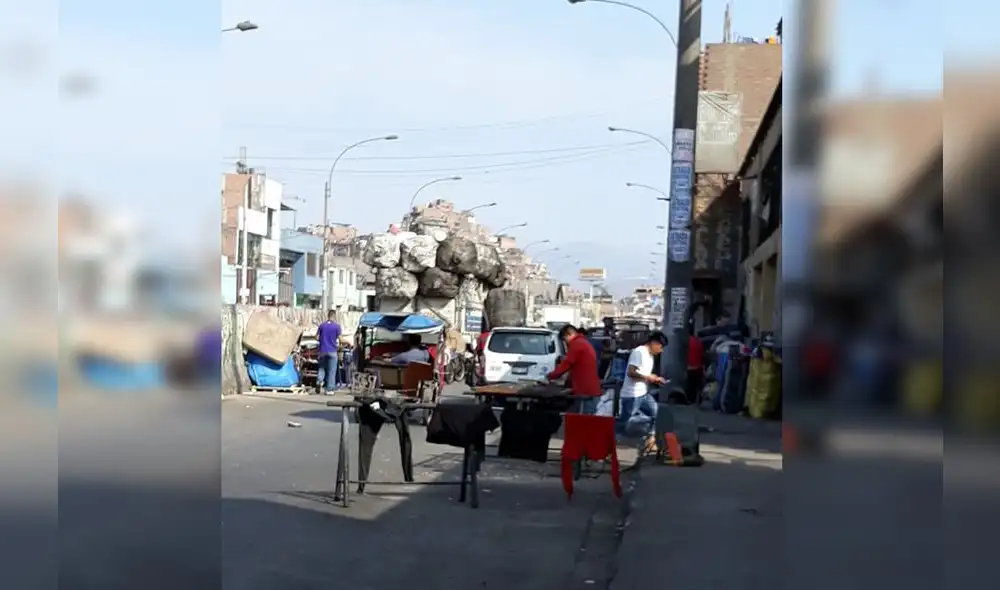 Av. Nicolás Ayllón es invadida por vehículos y basura [FOTOS]