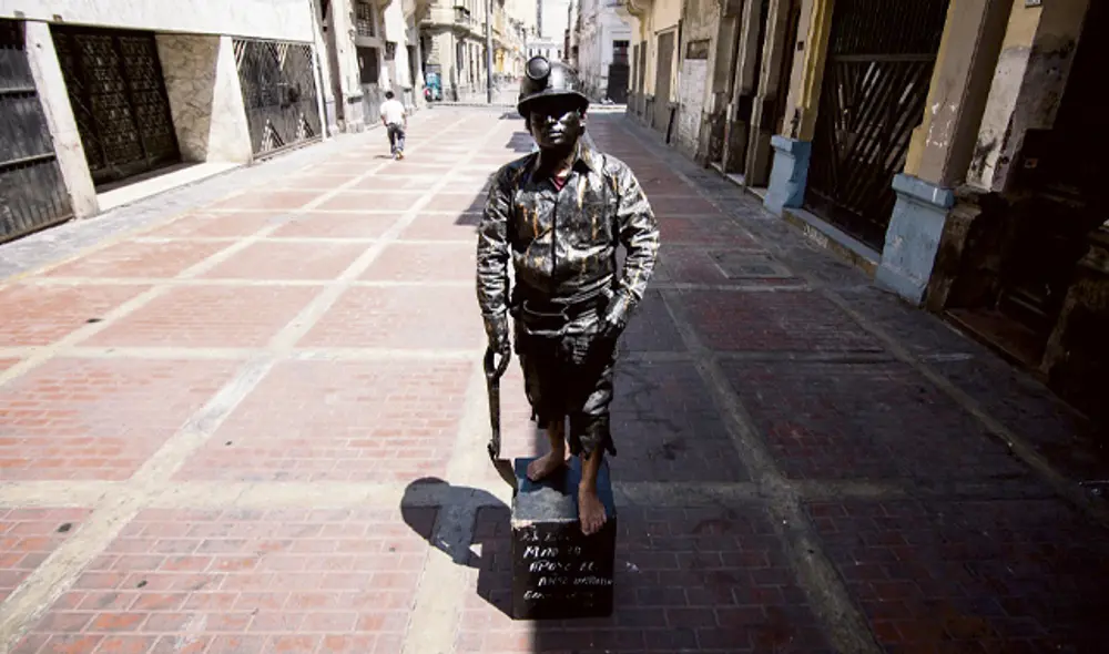 jiron de la union estatua viviente