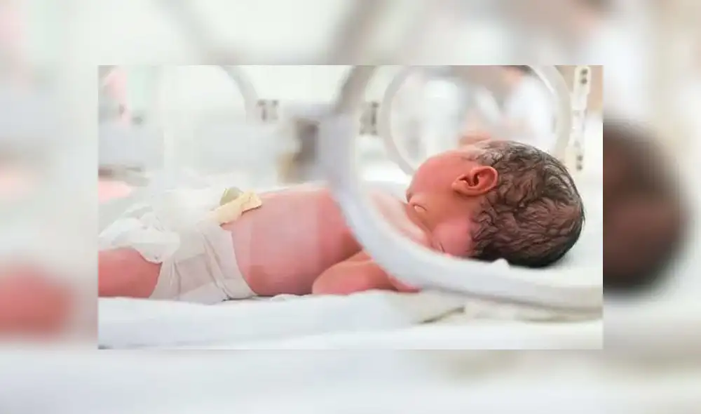 Madre y bebé serán trasladados a un nosocomio de especialidades pediátricas, donde se les someterá a una serie de estudios. (Foto: Difusión)