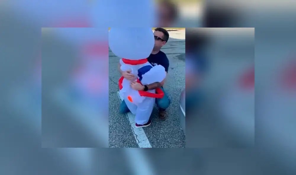 Desliza las imágenes para ver el emotivo reencuentro que tuvo un policía con su hijo a quien no veía por má de dos meses por la cuarentena. Foto: RM Videos Desliza las imágenes para ver el emotivo reencuentro que tuvo un policía con su hijo a quien no veía por má de dos meses por la cuarentena. Foto: RM Videos