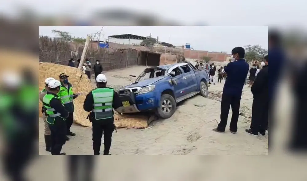 Auto se despistó en medio de la carrtera. Foto: Noel Auto se despistó en medio de la carrtera. Foto: Noel